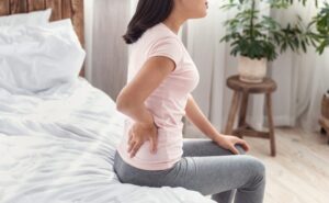 Back pain at an early age? Know the cause and way to get rid of fit!